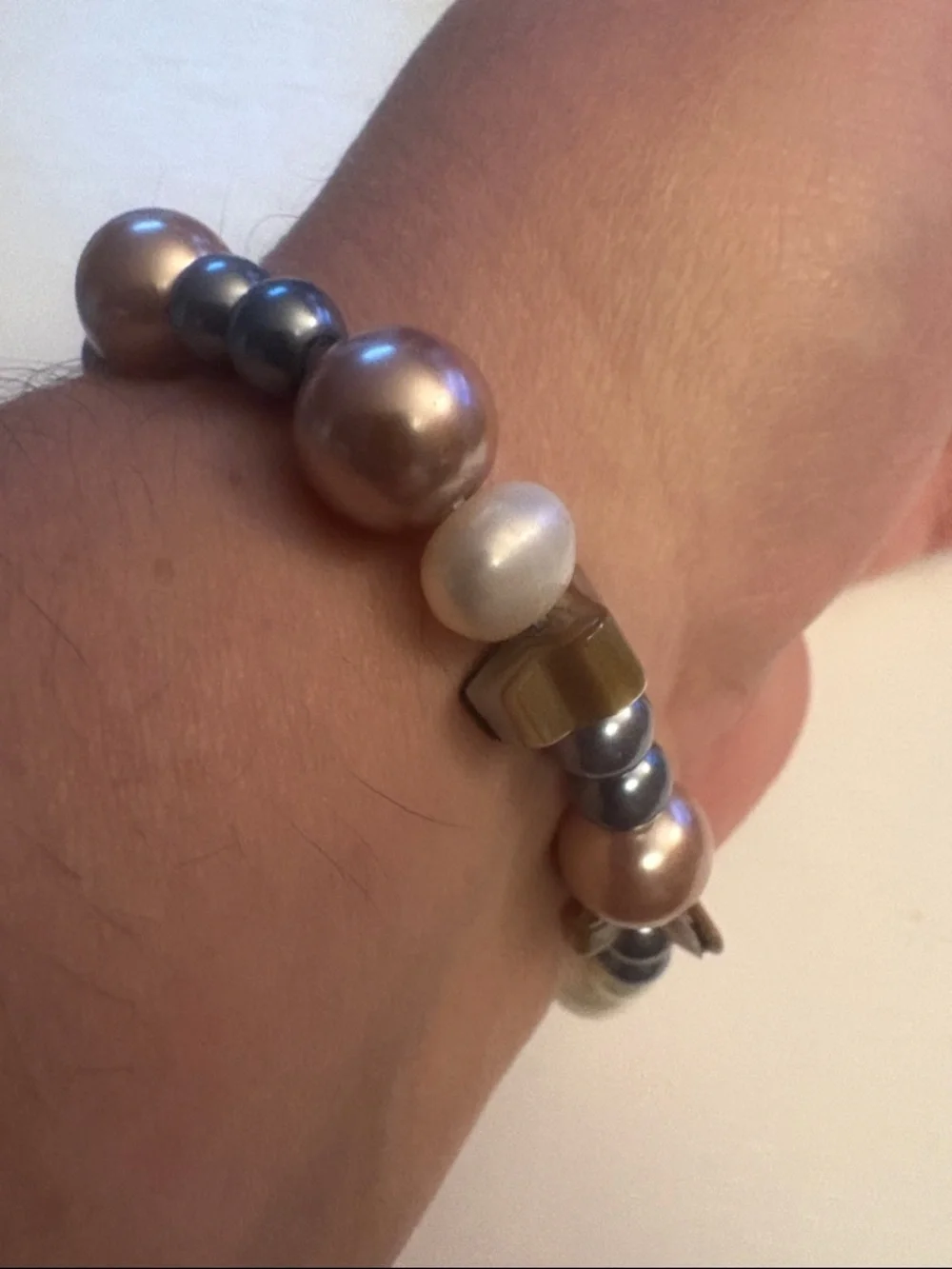 Multi-Tone Pearl Stretch Bracelet with Gold Accents